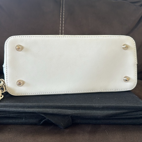 CROMIA Leather Chain Shoulder Bag white color - Picture 16 of 17